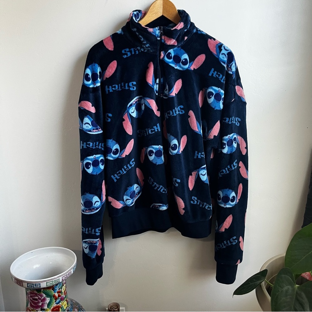 Disney Stitch Sz XL Long Sleeve Fleece EUC
